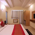 Oyo 10889 Hotel Green Residency