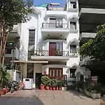 Oyo 8465 Near Sahara Mall