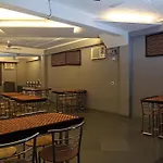 Fabhotel Huda Sushant Lok