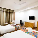 Fabhotel Grd Dlf Square