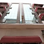 Oyo 9423 Near Medanta Medicity Hospital