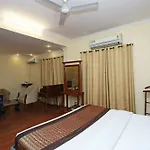 Oyo 8465 Near Sahara Mall