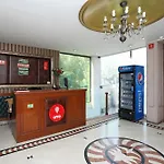 Oyo 8465 Near Sahara Mall