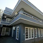 Mint Golf Course Suites