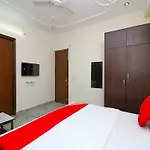 Oyo 15736 Little Residency