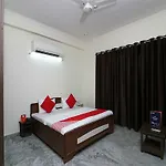 Oyo 15736 Little Residency