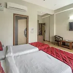 Oyo 8526 Sd Royal Inn
