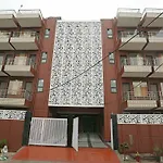 Oyo 9587 The Royal Crowne
