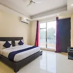 Oyo 24269 Silverkey Medanta Sec 38