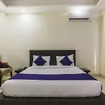 Oyo 24269 Silverkey Medanta Sec 38