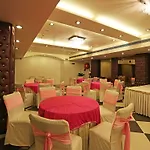 Oyo 10965 Emblem Hotel