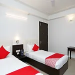 Oyo 18931 Flagship Azad Square Medanta