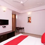 Oyo 18931 Flagship Azad Square Medanta