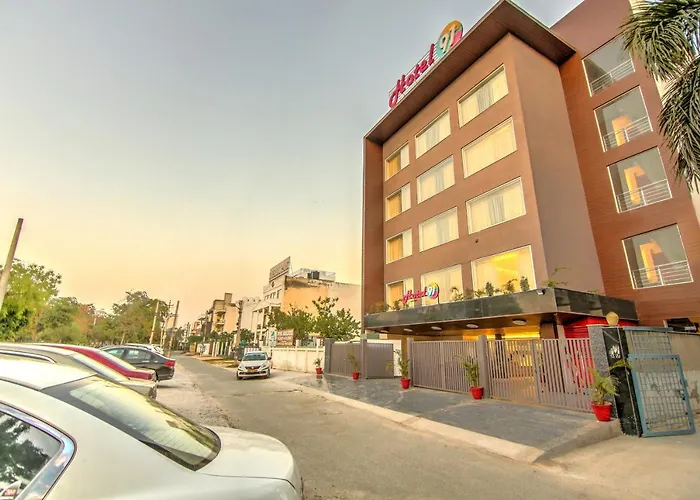 Hotel 91 Huda City Centre