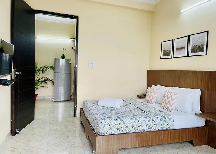 Bluo 2Bhk Golf Course Road, Balcony, Lift, Parking