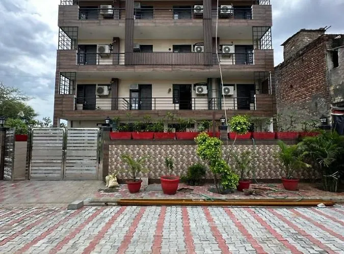 Plum Tree Hotel