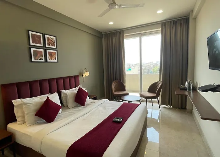 Saltstayz Studio Apartment - Near Artemis & Medanta Hospital