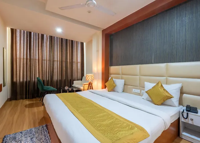 Oyster Pearl Hotel - Medicity Gurugram, Near Medanta Hospital