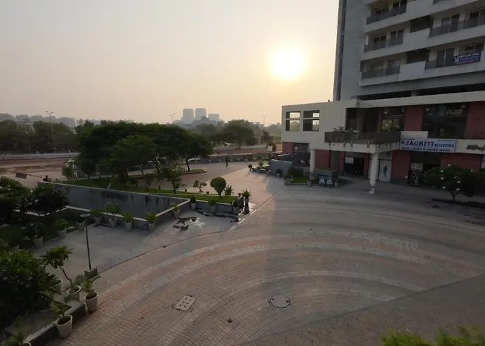 Luxury Studio Apartment With Private Balcony By Sterling Services