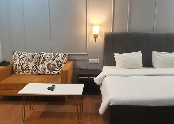 Mallenzo Suites Dlf Phase 1