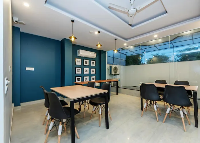 Hotel O Earth Villa Near Bestech Central Square Mall