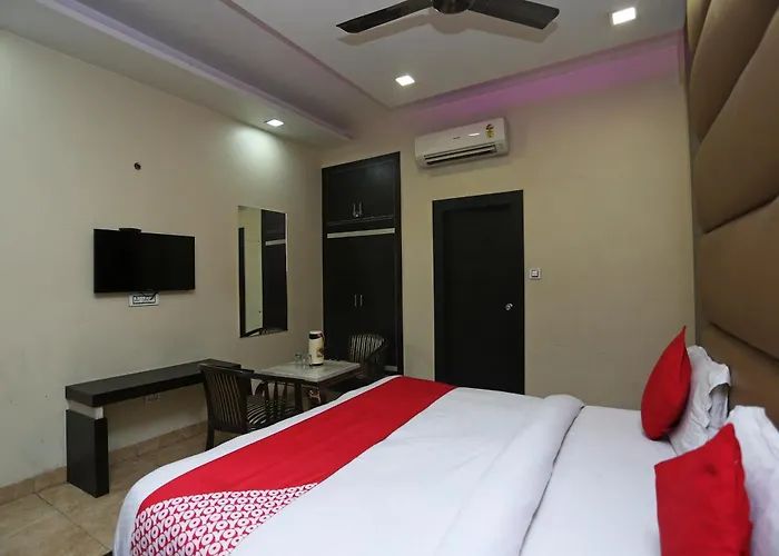 OYO 27864 Hotel Samrat