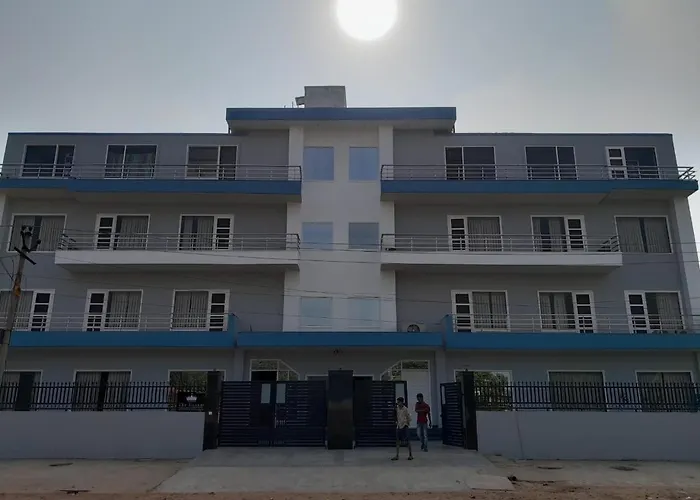 Hotel The Luxem - Behind Ibis Hotel Gurugram