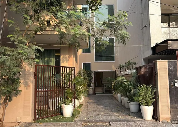 Posh Suites - Golf Course Road
