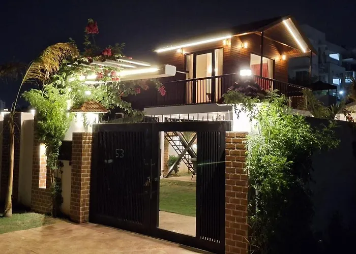 Courtyard By Palm -3Bkh Mini Farm House