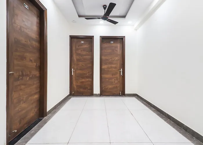 Collection O Green Leaf Residency