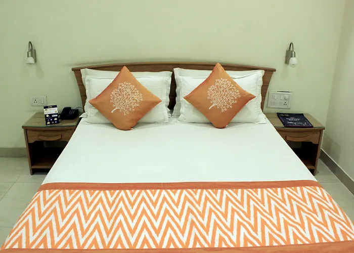Oyo 9899 Hotel Palm Tree