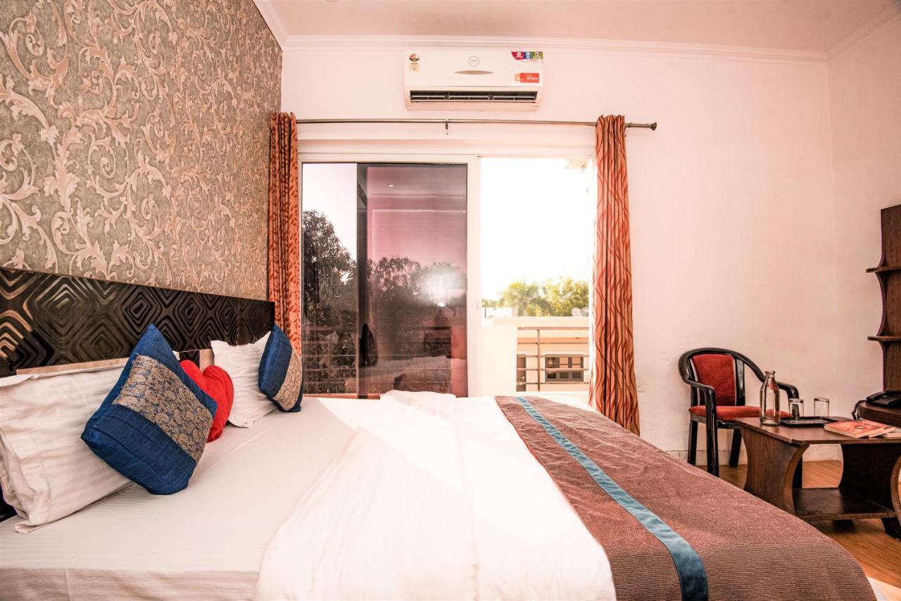 Hotel Instay - 46 Gurgaon
