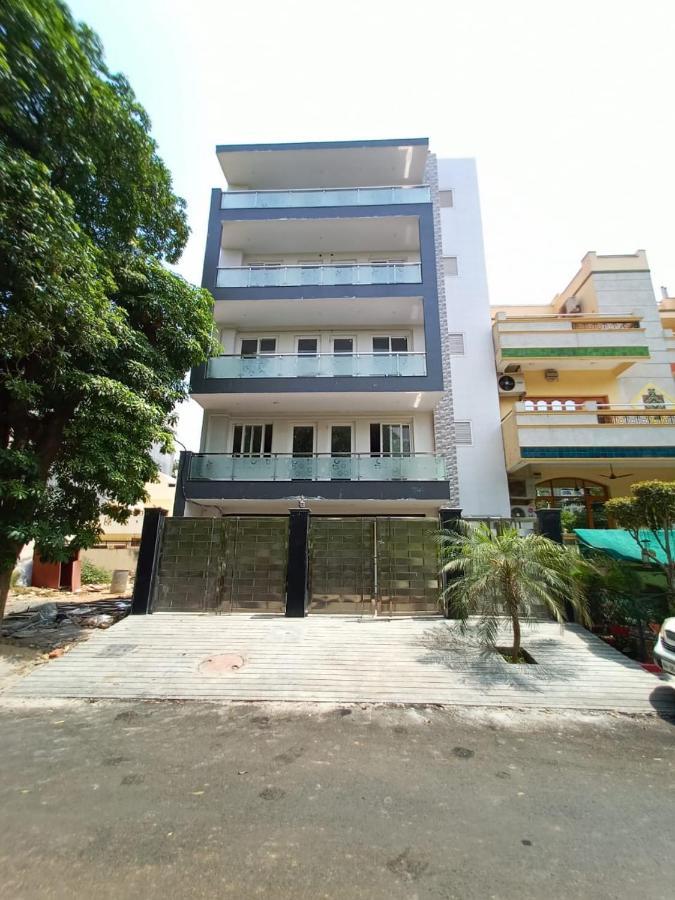 Nuab House - Near Fortis, Max, Medanta, Paras Hospitals And Huda Metro Hostel *