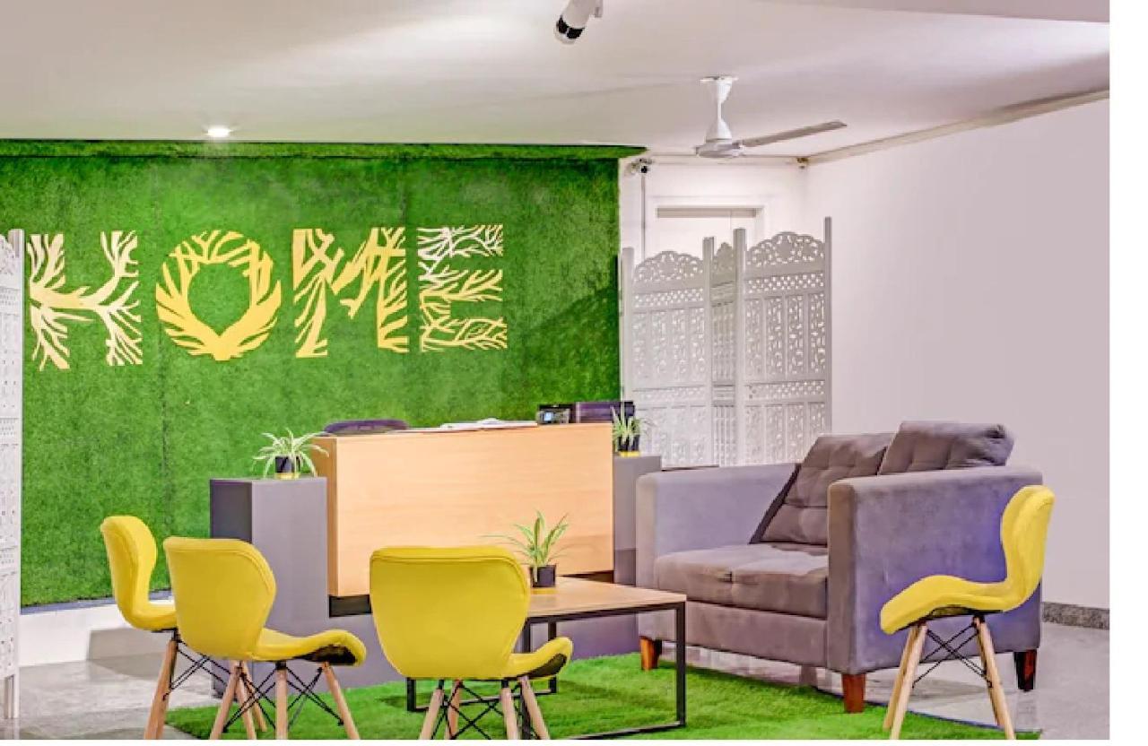 Hostel Nuab House - Near Fortis, Max, Medanta, Paras Hospitals And Huda Metro *