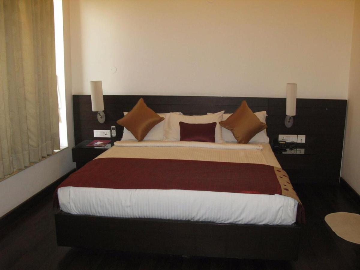 Hotel De Luxe 2*