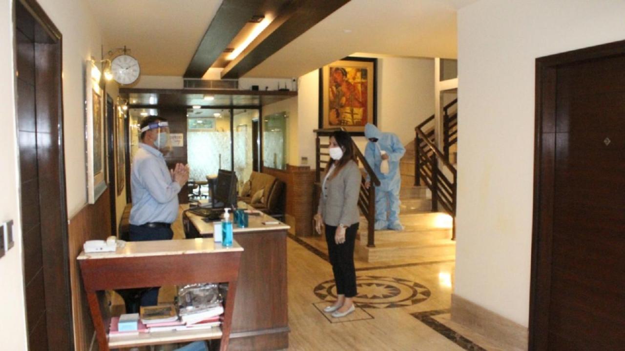 Royal Iffco Chowk Hotel 4*