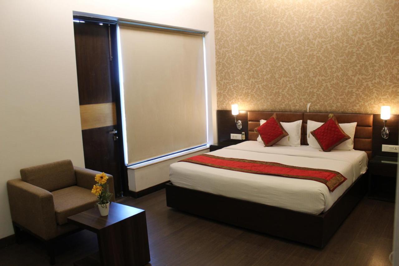 Hotel De Luxe Gurgaon