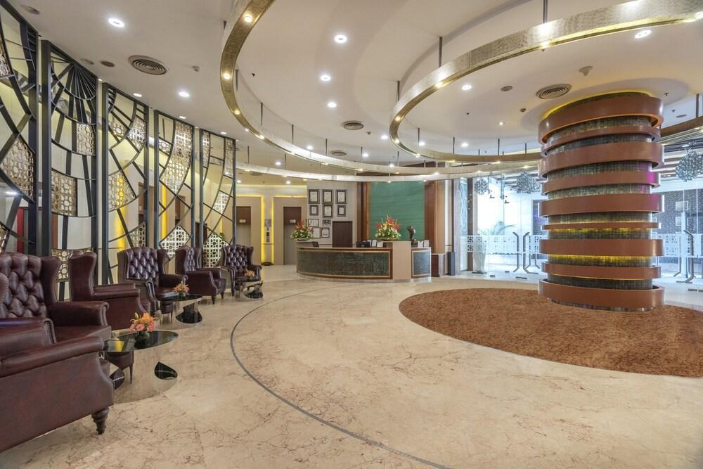 Radisson Gurugram Sohna Road Center 5*