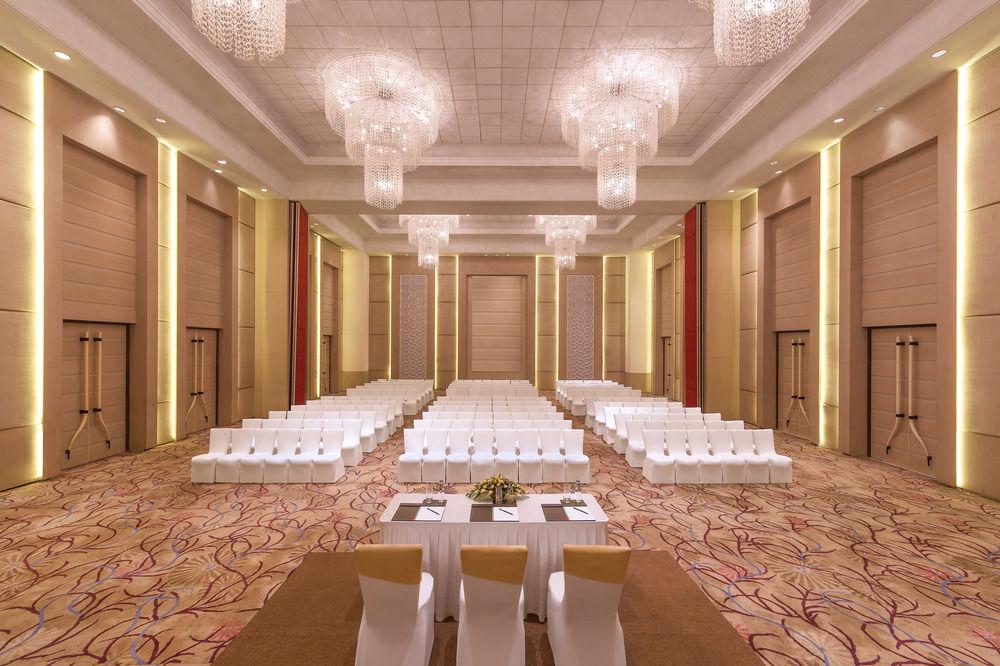 Hotel Le Meridien Gurgaon, Delhi Ncr 5*