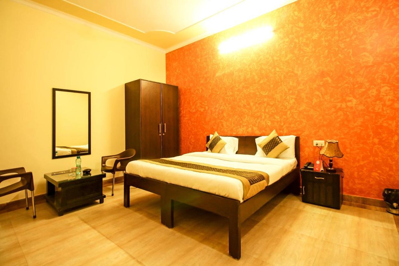 Hotel Oyo 8240 Maan Residency Gurgaon