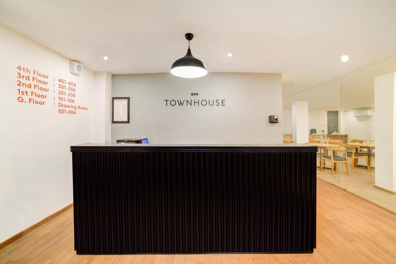 Oyo Townhouse 219, Sector 49,