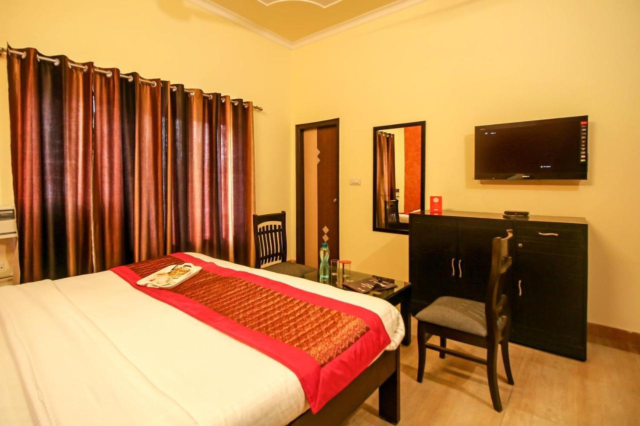 Hotel Oyo 8240 Maan Residency