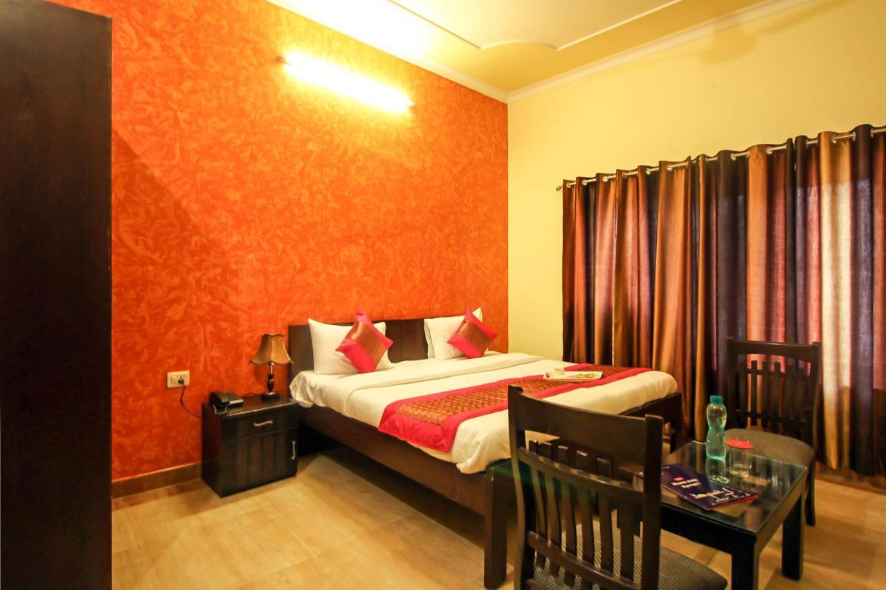 Oyo 8240 Maan Residency Hotel 3*