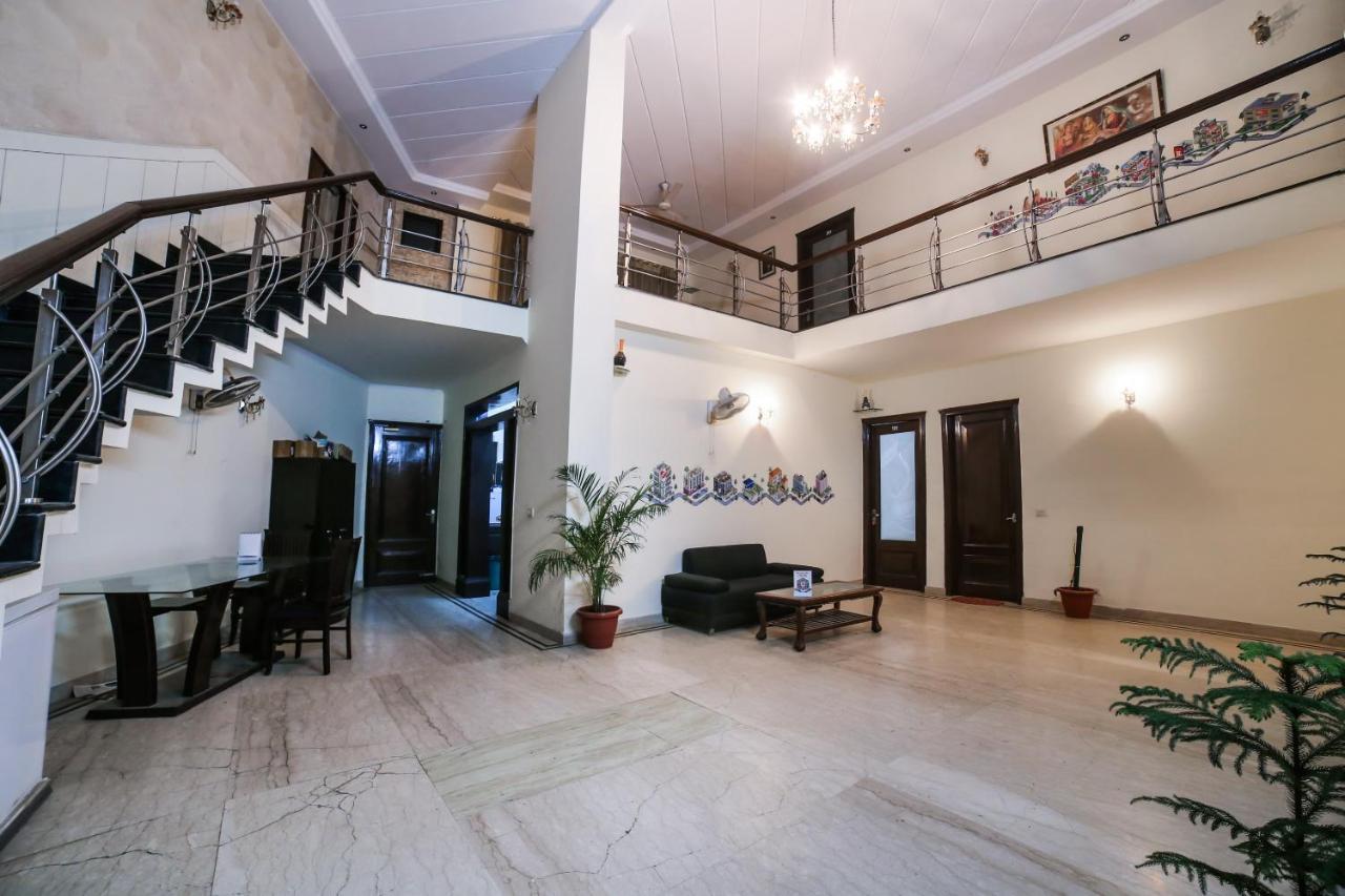 Hotel Oyo 15376 Purple Star Gurgaon