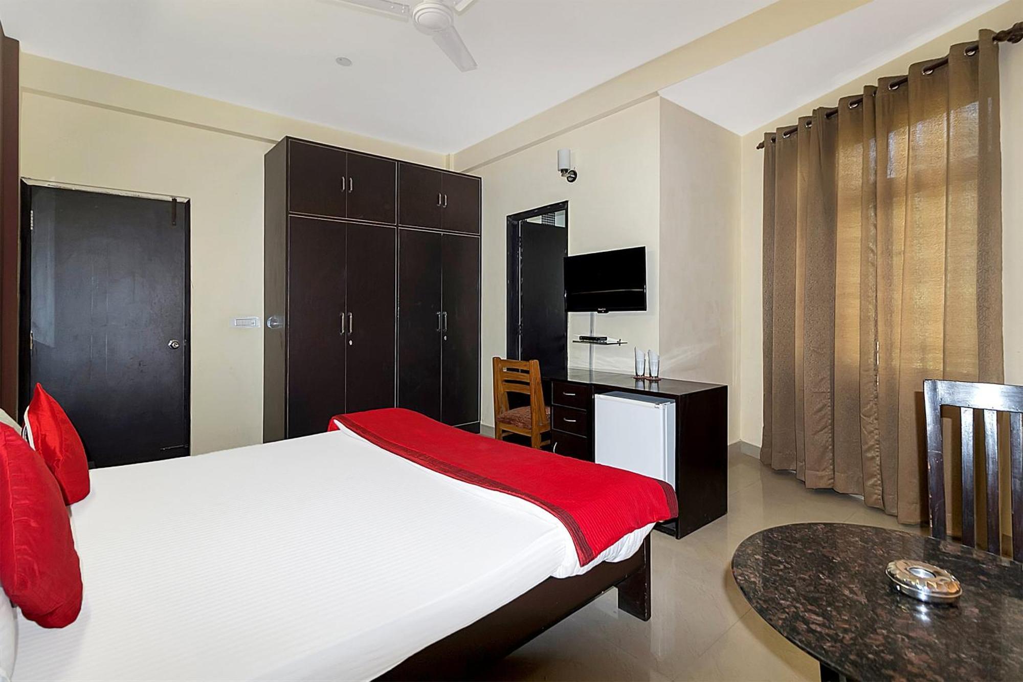 Hotel Oyo 5919 Rajvansh Palace