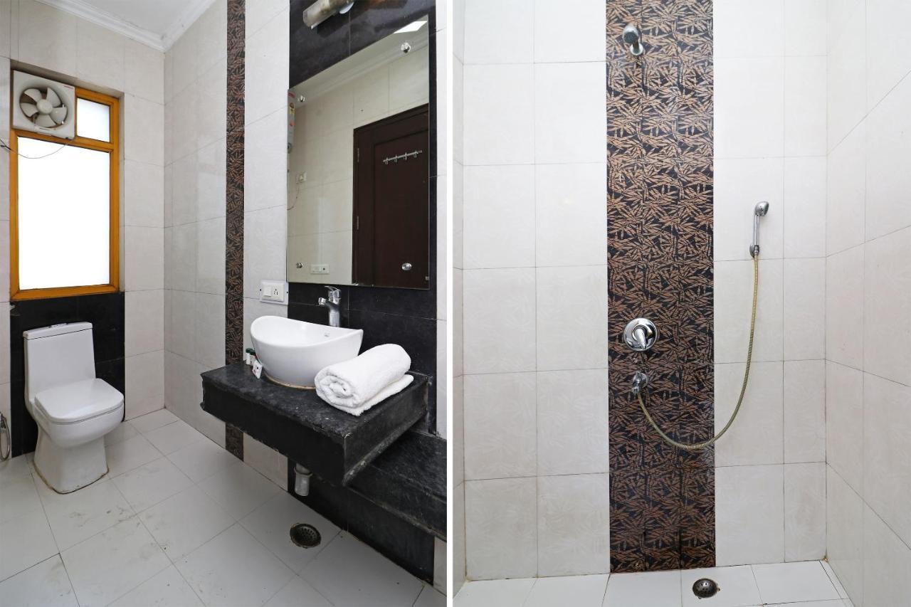 Oyo Flagship 8261 Rao Residency 3*