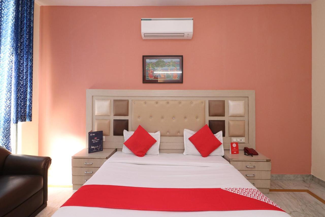 Oyo 26811 Moonlight Residency 3*