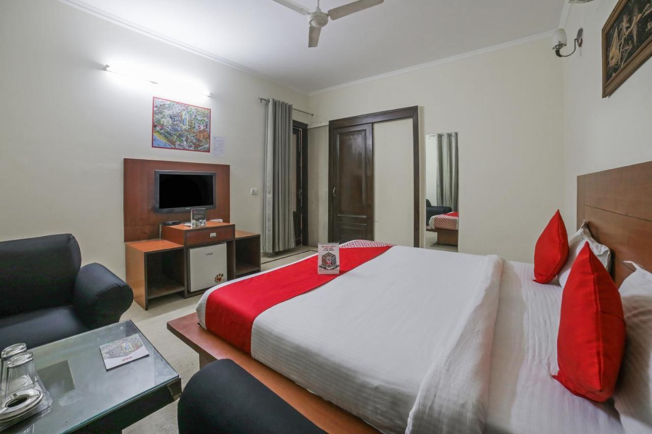 Hotel Oyo 15376 Purple Star 3*