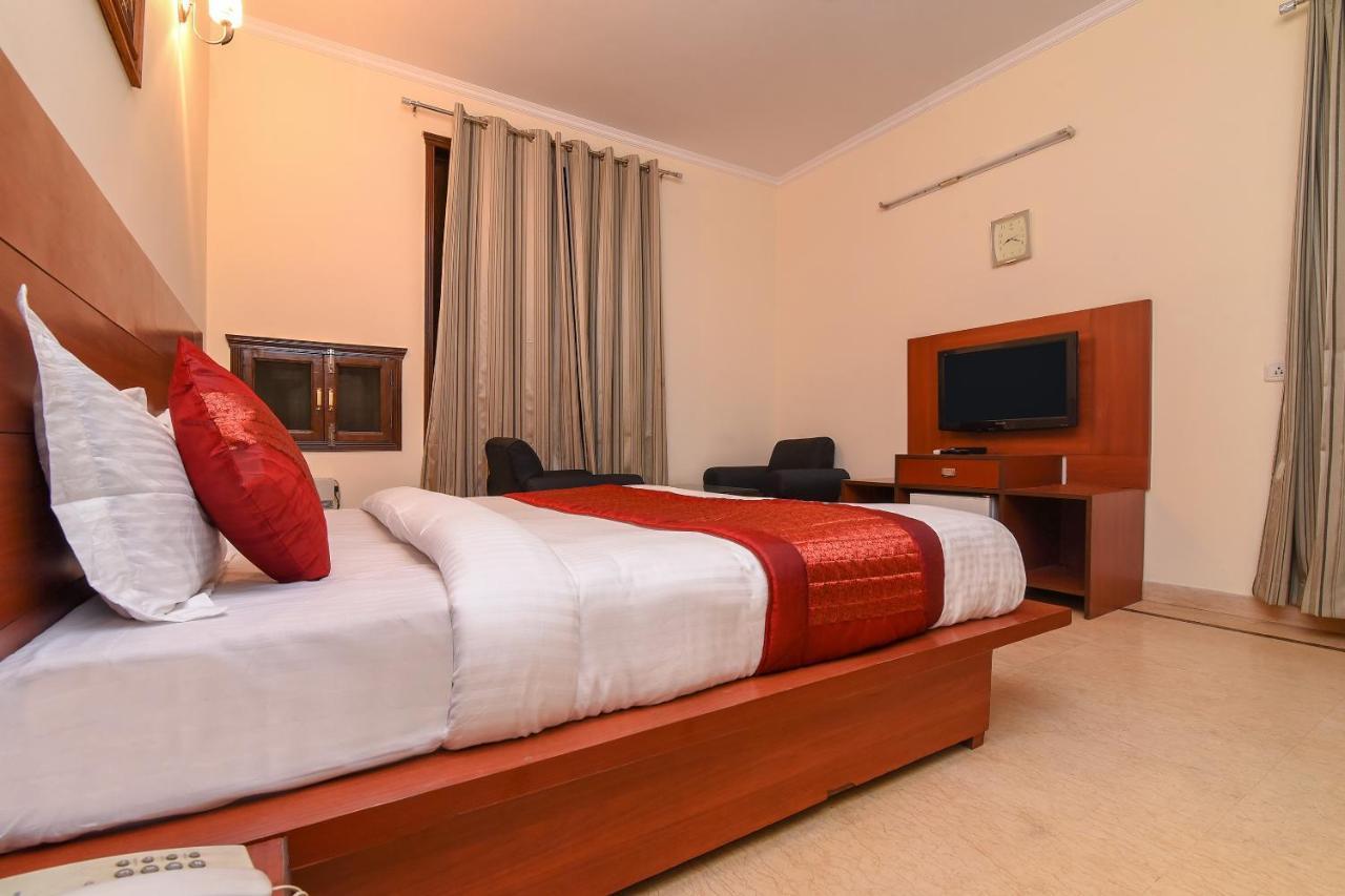 Hotel Oyo 15376 Purple Star 3*