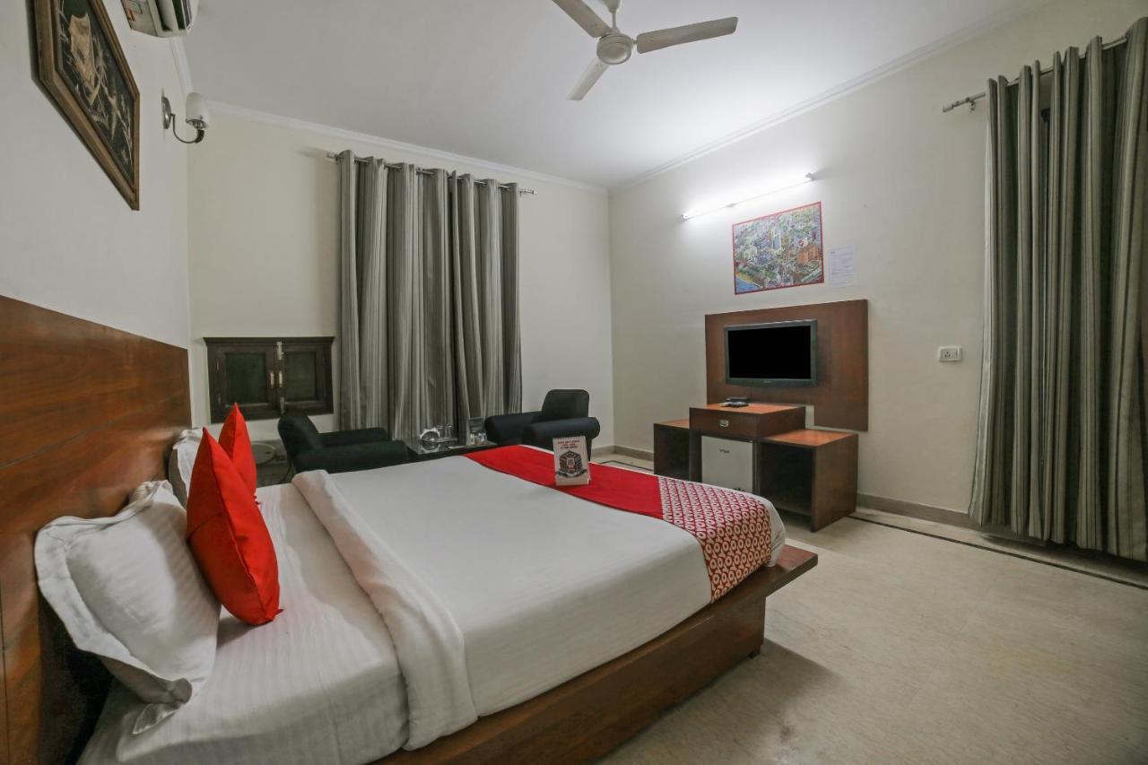 Oyo 15376 Purple Star Hotel